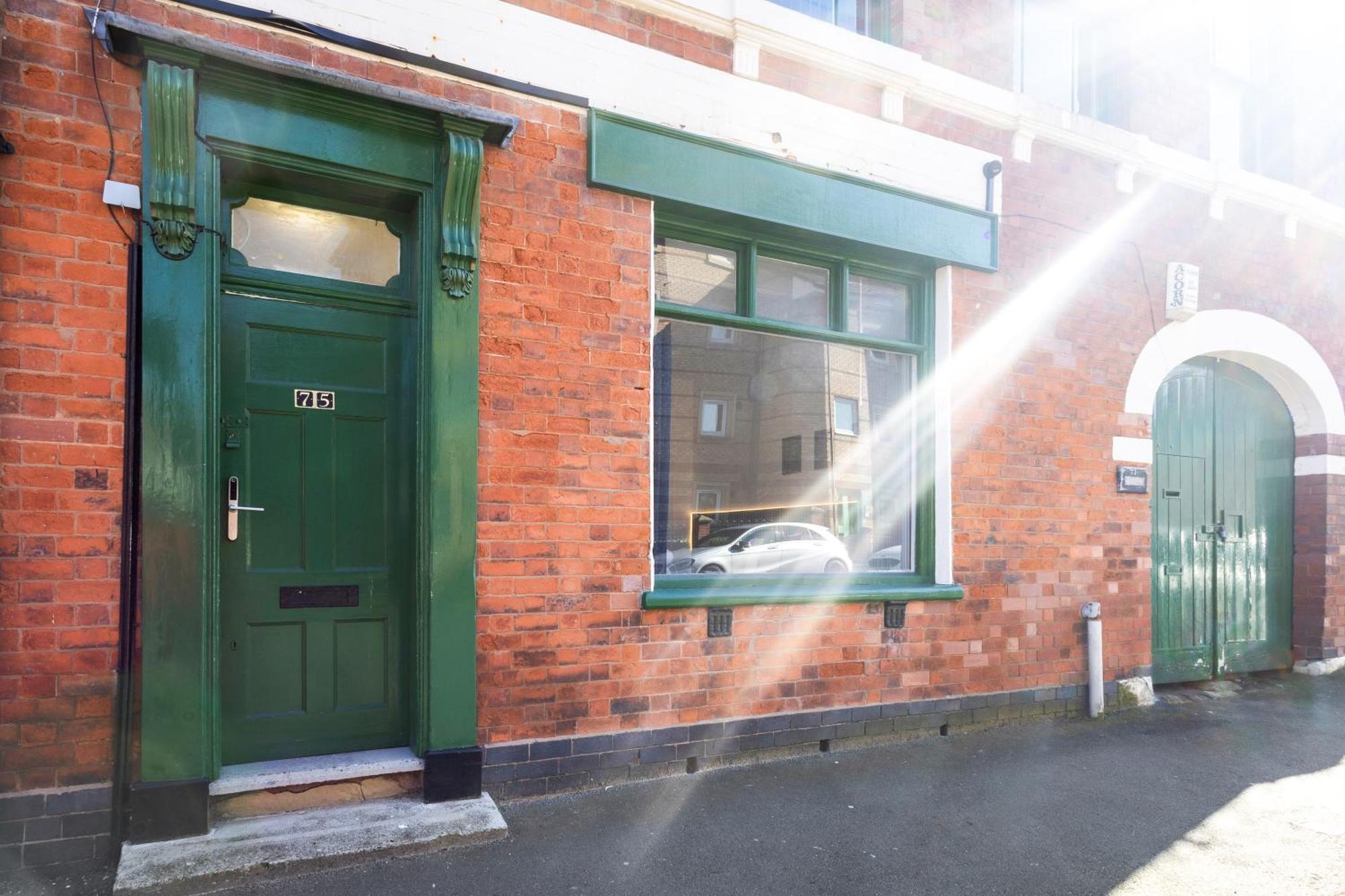 Boutique Family Apartment In Jewellery Quarter For 6 Бирмингем Экстерьер фото